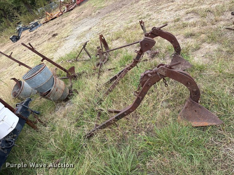 image for item ET7139 (8) John Deere ag implements