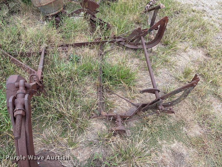 image for item ET7139 (8) John Deere ag implements