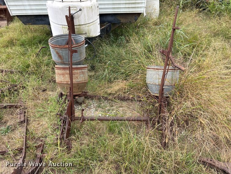 image for item ET7139 (8) John Deere ag implements