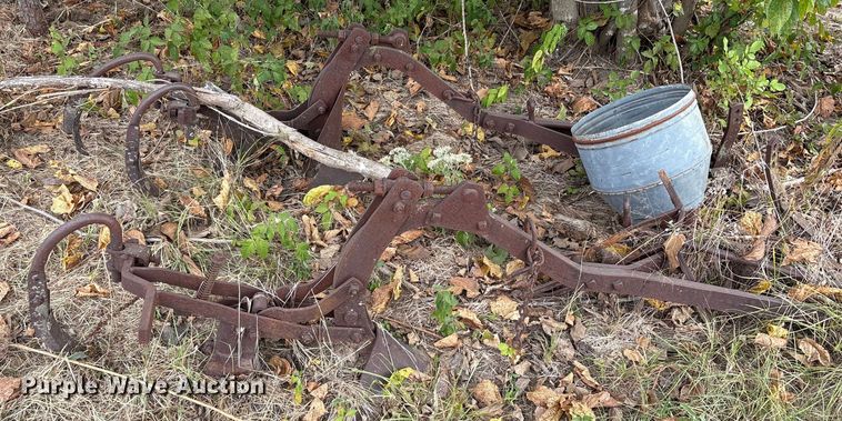 image for item ET7139 (8) John Deere ag implements