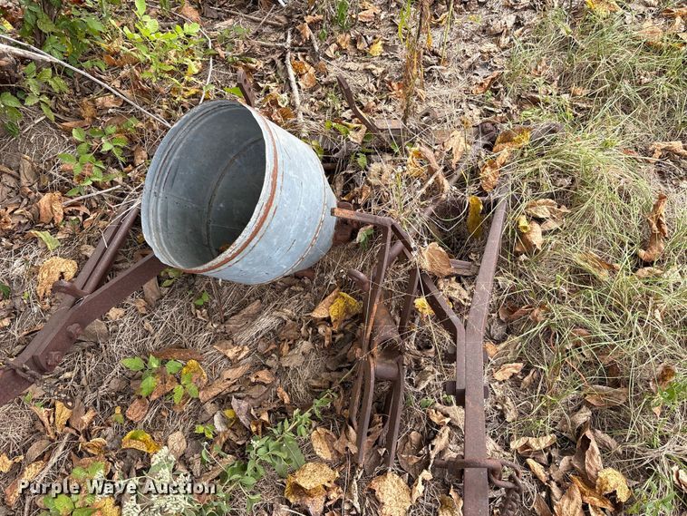 image for item ET7139 (8) John Deere ag implements