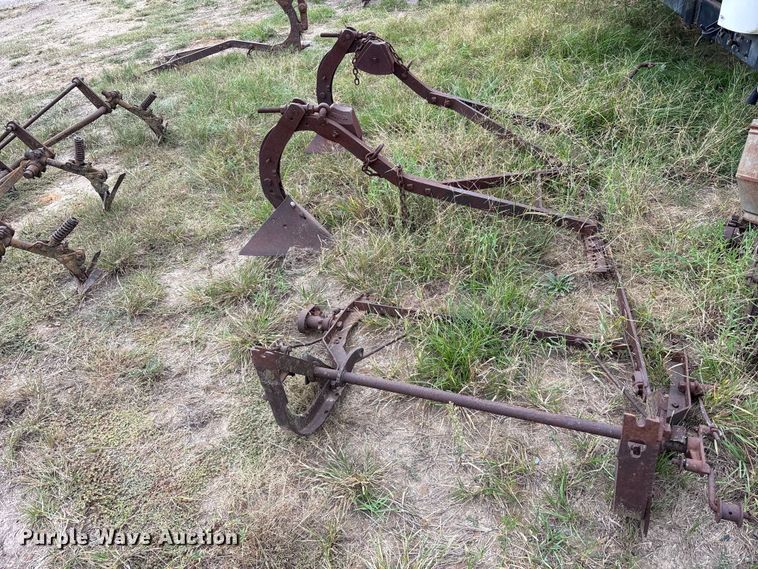 image for item ET7139 (8) John Deere ag implements