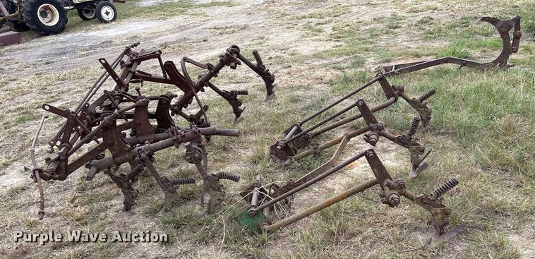 image for item ET7139 (8) John Deere ag implements