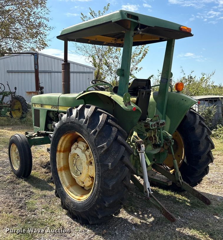 image for item ET7143 John Deere 1250 tractor