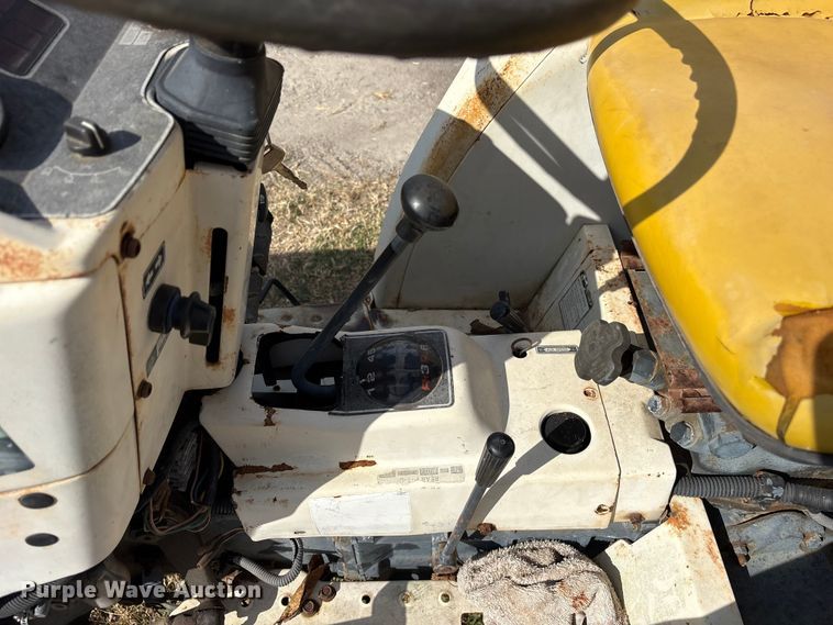 image for item ET7152 Bolens G212 tractor