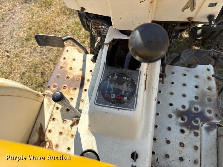 image for item ET7152 Bolens G212 tractor