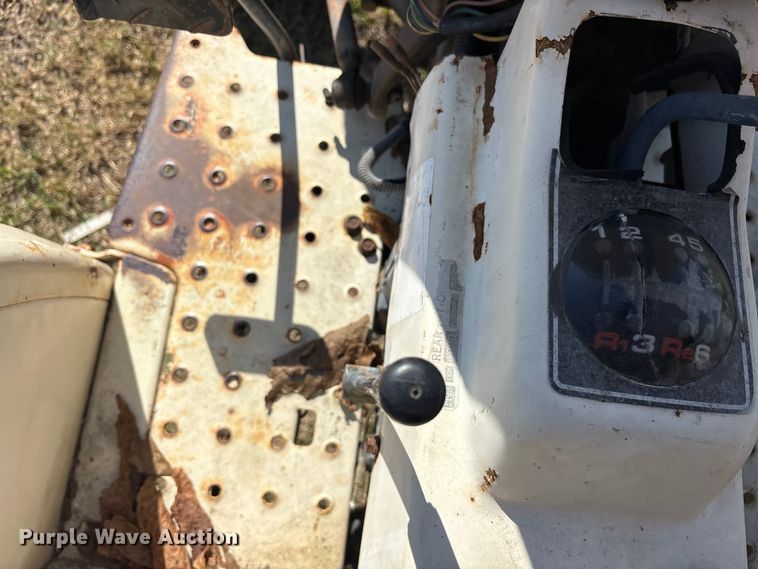 image for item ET7152 Bolens G212 tractor