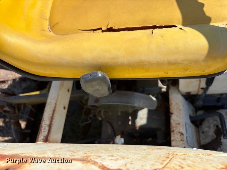 image for item ET7152 Bolens G212 tractor