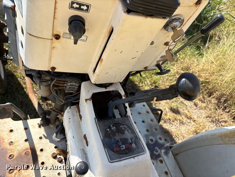 image for item ET7152 Bolens G212 tractor