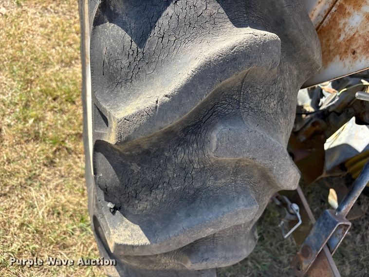 image for item ET7152 Bolens G212 tractor