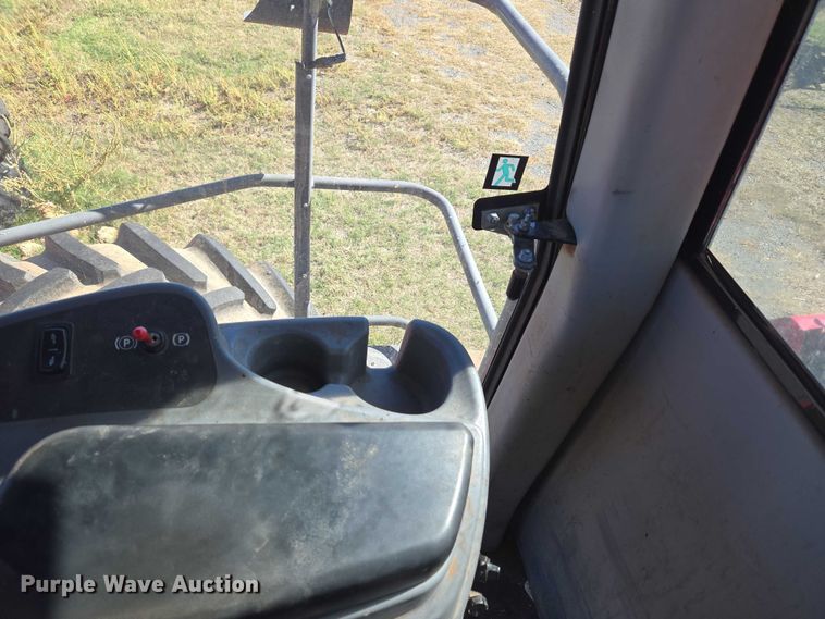 image for item EU3926 2016 Massey Ferguson WR9870 swather / windrower