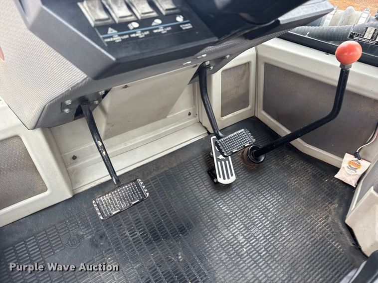 image for item EU6083 1993 Ford 946 4WD tractor