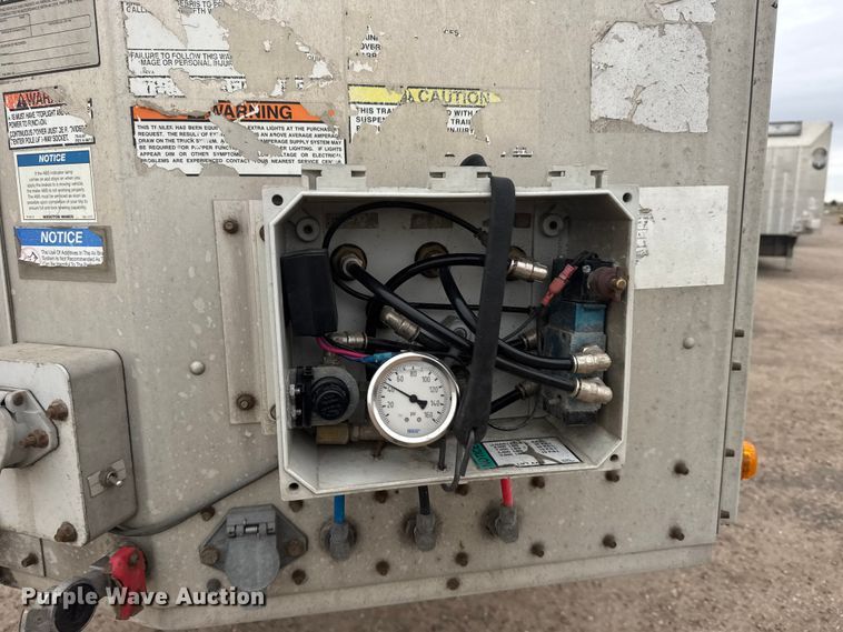 image for item EU6089 2019 Merritt DDLCDB livestock trailer