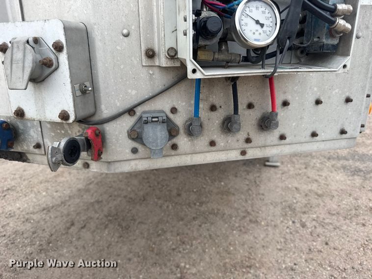 image for item EU6089 2019 Merritt DDLCDB livestock trailer