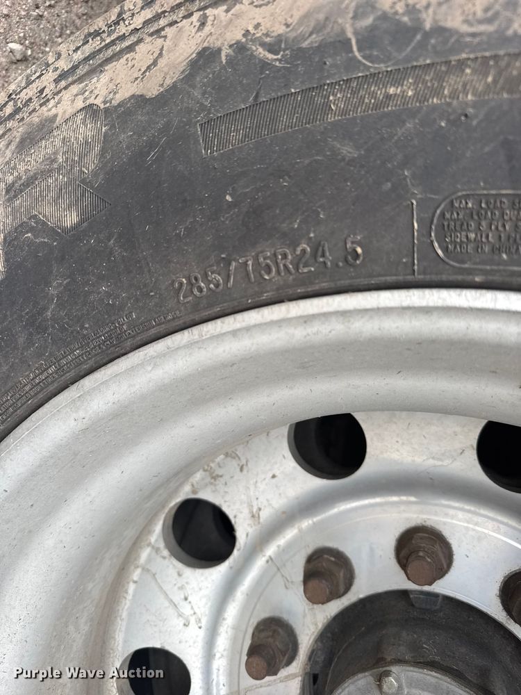 image for item EU6089 2019 Merritt DDLCDB livestock trailer