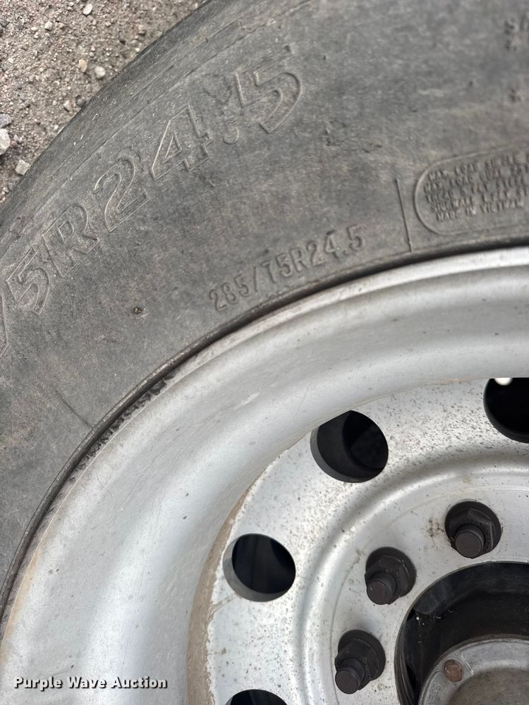 image for item EU6090 2019 Merritt DDLCDB livestock trailer