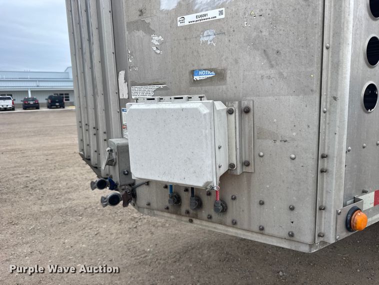 image for item EU6091 2018 Merritt DDLCDBM livestock trailer