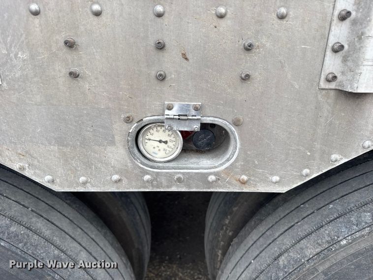 image for item EU6091 2018 Merritt DDLCDBM livestock trailer