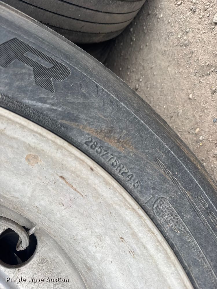 image for item EU6091 2018 Merritt DDLCDBM livestock trailer