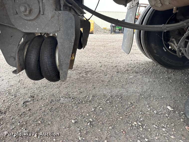 image for item EU6093 2018 Merritt DDLCDBM livestock trailer