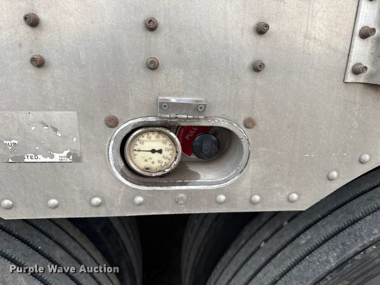 image for item EU6093 2018 Merritt DDLCDBM livestock trailer