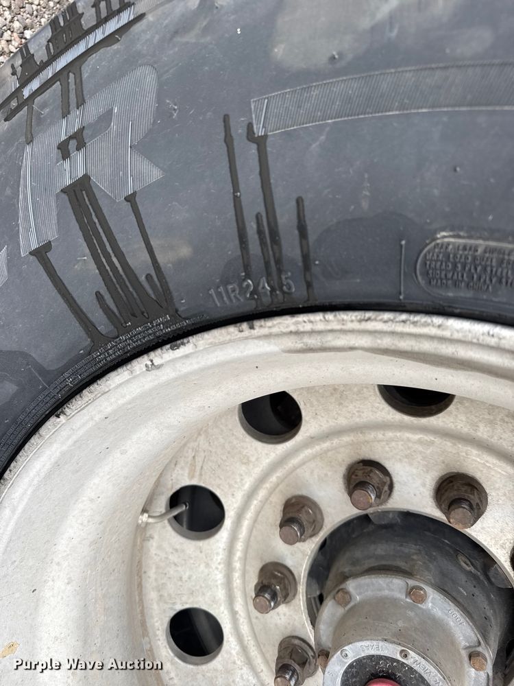 image for item EU6093 2018 Merritt DDLCDBM livestock trailer