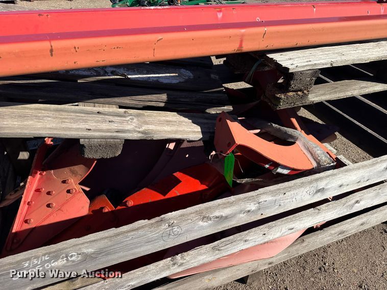 image for item EU6183 Kverneland mold boards