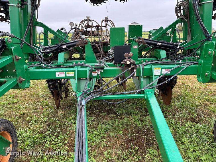 image for item EV3076 2015 Great Plains NP1540 NH3 applicator