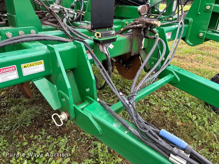 image for item EV3076 2015 Great Plains NP1540 NH3 applicator