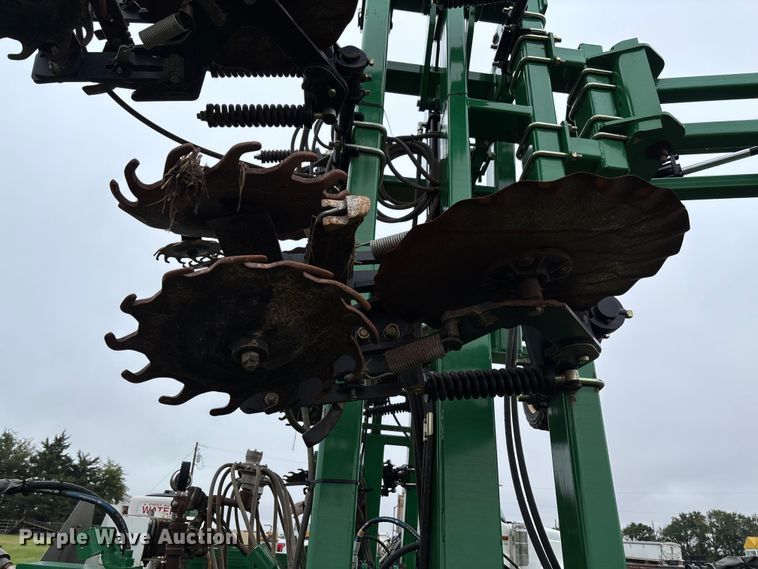 image for item EV3076 2015 Great Plains NP1540 NH3 applicator