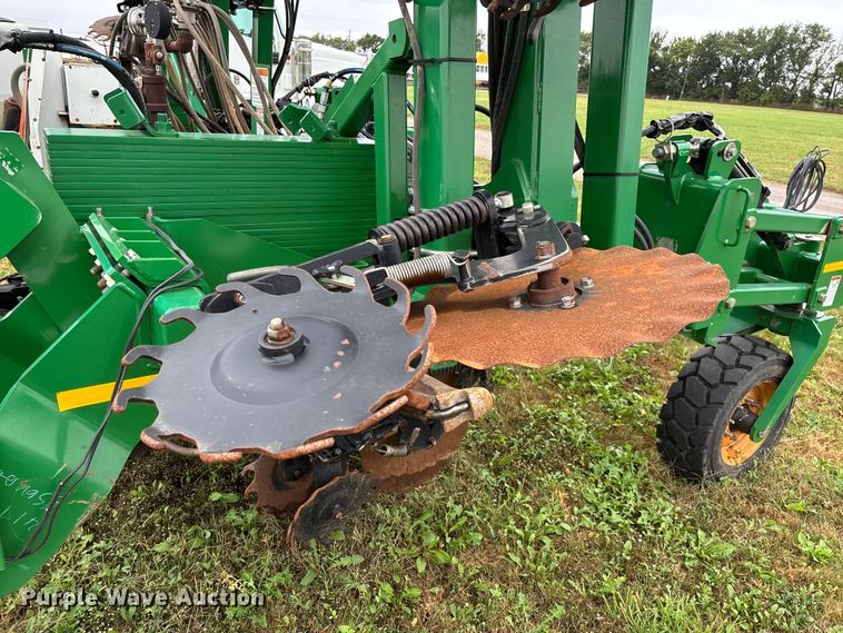 image for item EV3076 2015 Great Plains NP1540 NH3 applicator