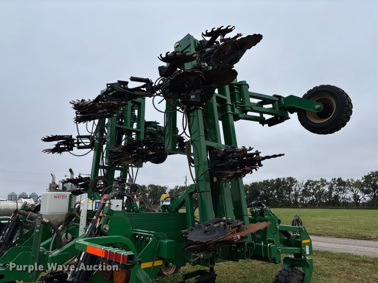 image for item EV3076 2015 Great Plains NP1540 NH3 applicator