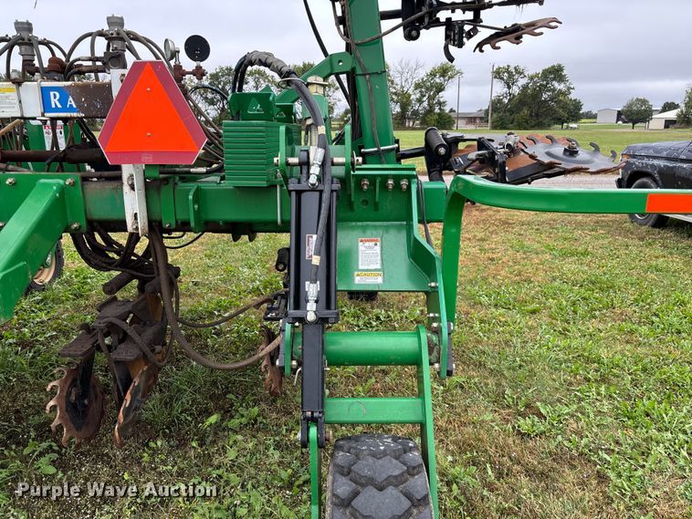 image for item EV3076 2015 Great Plains NP1540 NH3 applicator