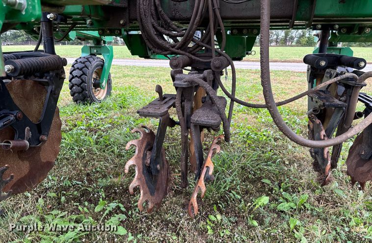 image for item EV3076 2015 Great Plains NP1540 NH3 applicator