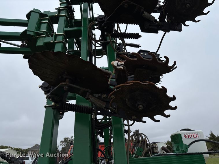 image for item EV3076 2015 Great Plains NP1540 NH3 applicator