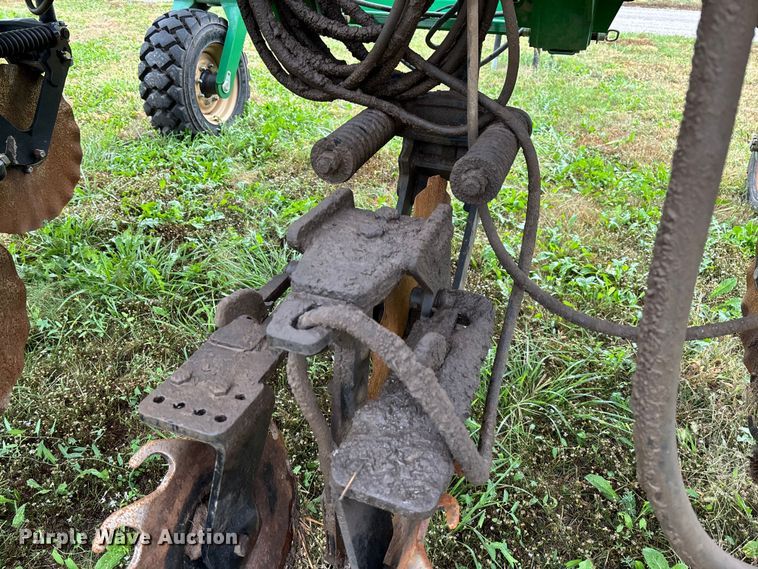 image for item EV3076 2015 Great Plains NP1540 NH3 applicator