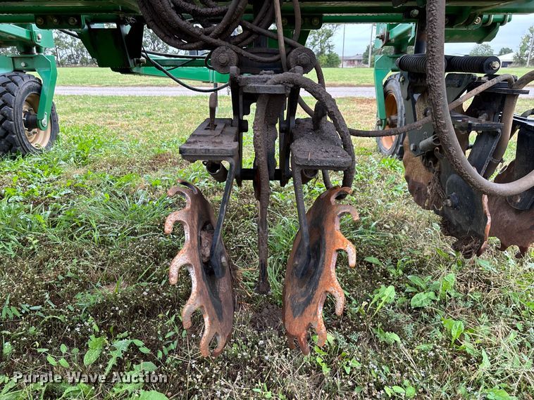 image for item EV3076 2015 Great Plains NP1540 NH3 applicator