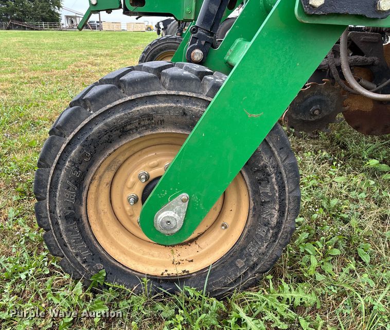 image for item EV3076 2015 Great Plains NP1540 NH3 applicator