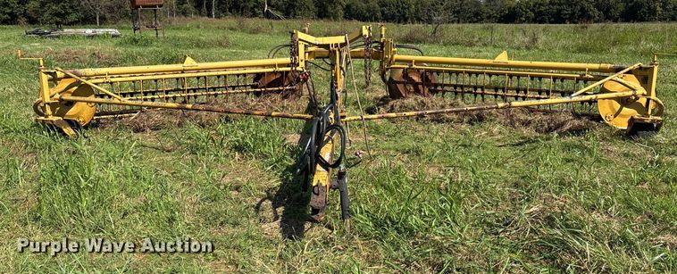 image for item EV3086 1990 Vermeer R-23 hay rake