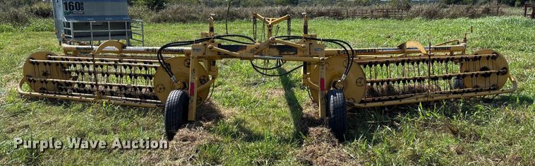 image for item EV3086 1990 Vermeer R-23 hay rake