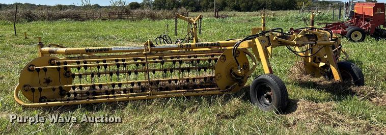 image for item EV3086 1990 Vermeer R-23 hay rake