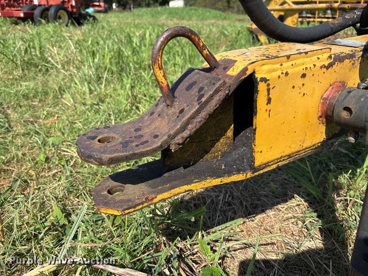 image for item EV3086 1990 Vermeer R-23 hay rake