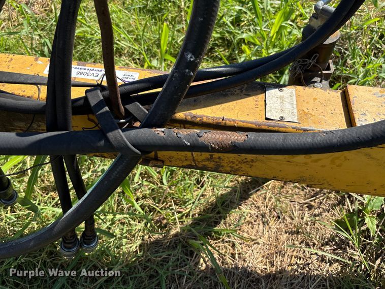 image for item EV3086 1990 Vermeer R-23 hay rake