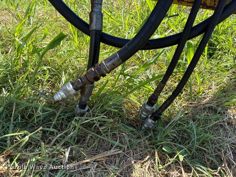 image for item EV3086 1990 Vermeer R-23 hay rake