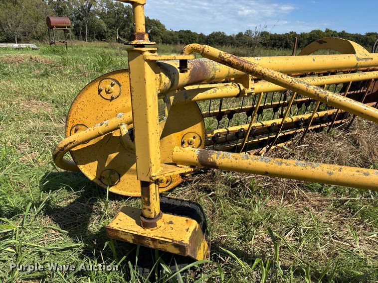 image for item EV3086 1990 Vermeer R-23 hay rake