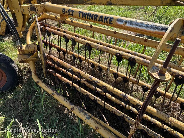 image for item EV3086 1990 Vermeer R-23 hay rake