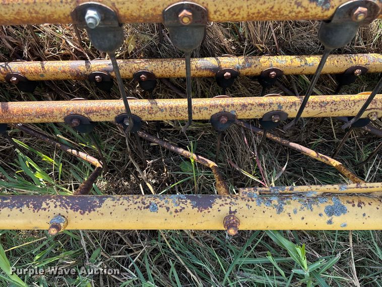 image for item EV3086 1990 Vermeer R-23 hay rake