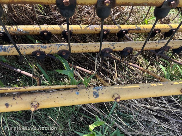 image for item EV3086 1990 Vermeer R-23 hay rake