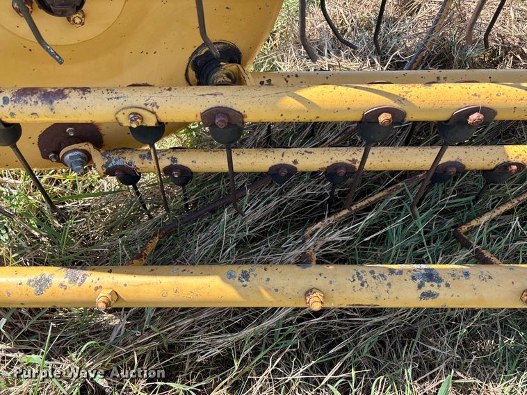 image for item EV3086 1990 Vermeer R-23 hay rake