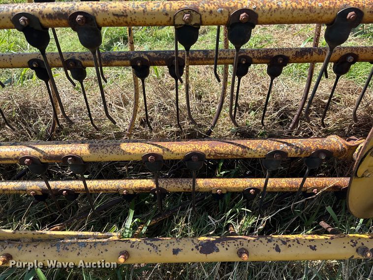 image for item EV3086 1990 Vermeer R-23 hay rake